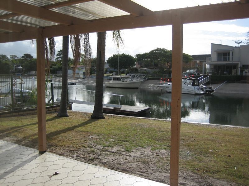 27 Vaggelas Crescent, Biggera Waters QLD 4216