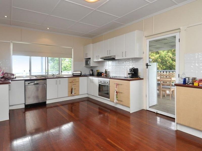 50 Central Street, Labrador QLD 4215