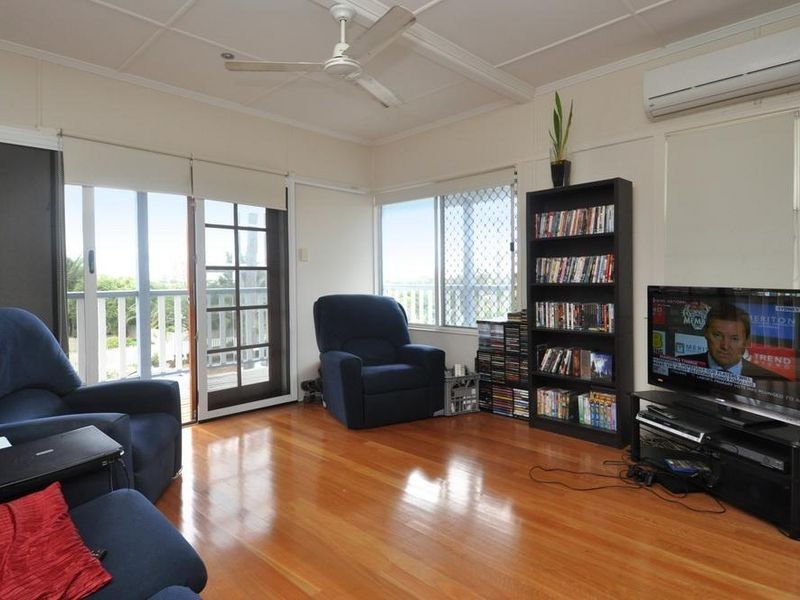 50 Central Street, Labrador QLD 4215