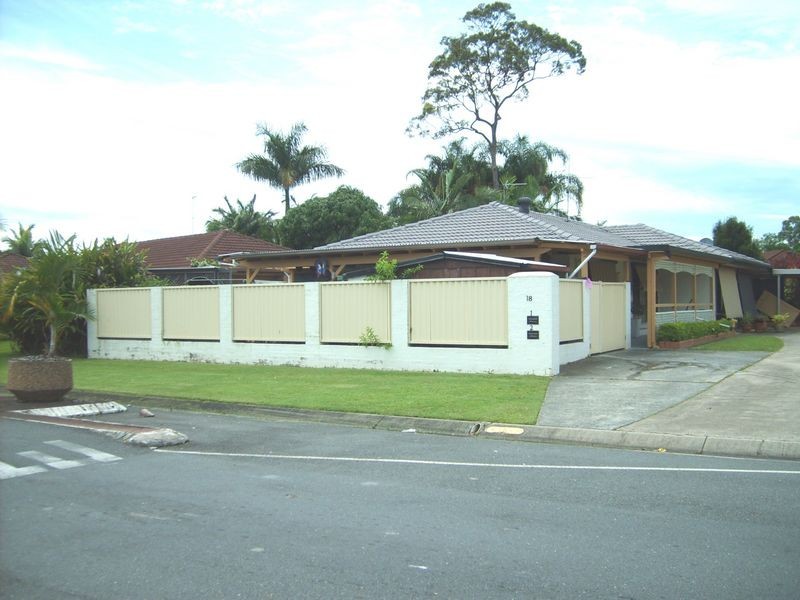 1/18 Stephenson Street, Labrador QLD 4215