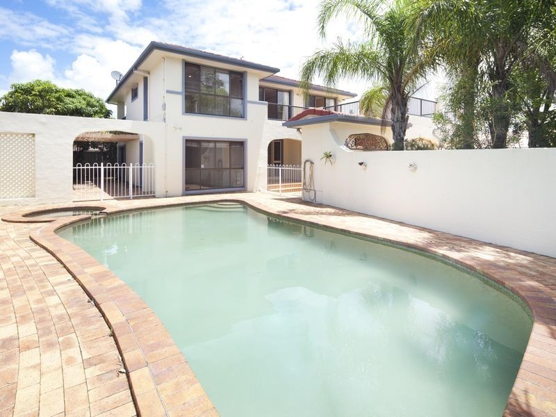 6 Thompson Street, Biggera Waters QLD 4216