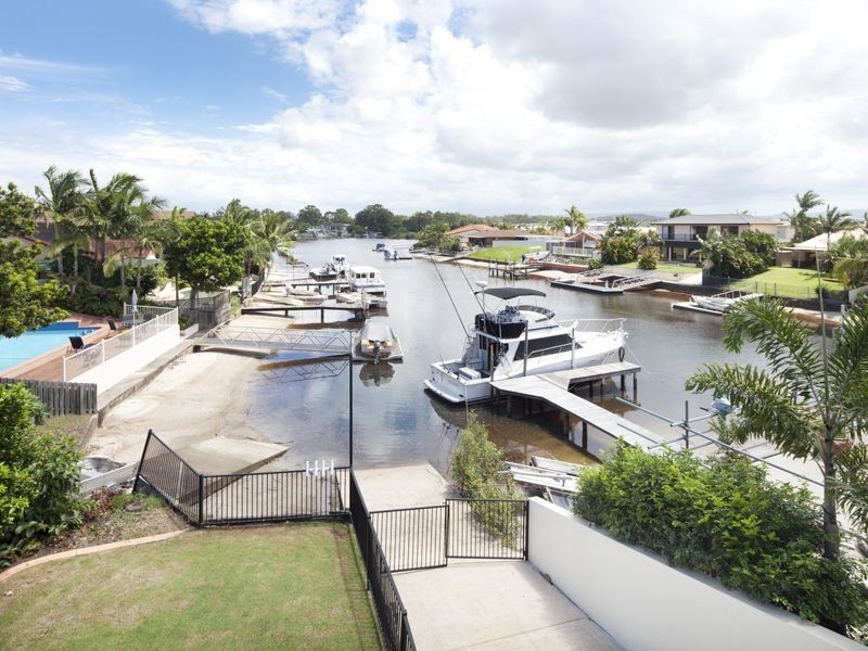 6 Thompson Street, Biggera Waters QLD 4216