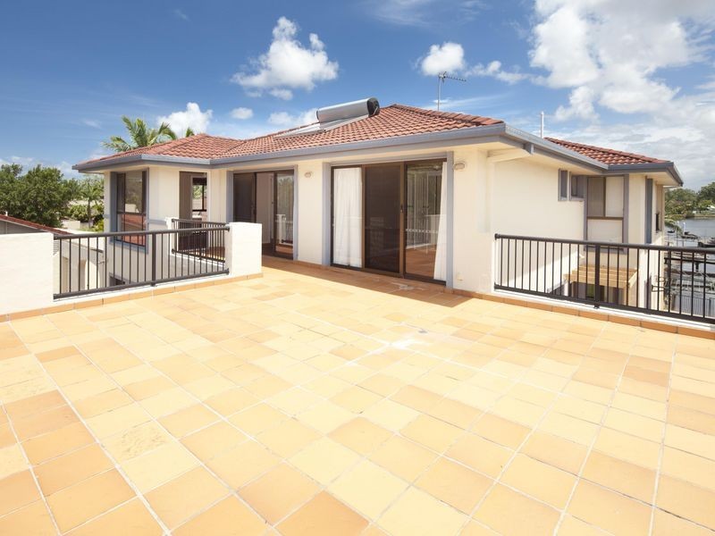 6 Thompson Street, Biggera Waters QLD 4216