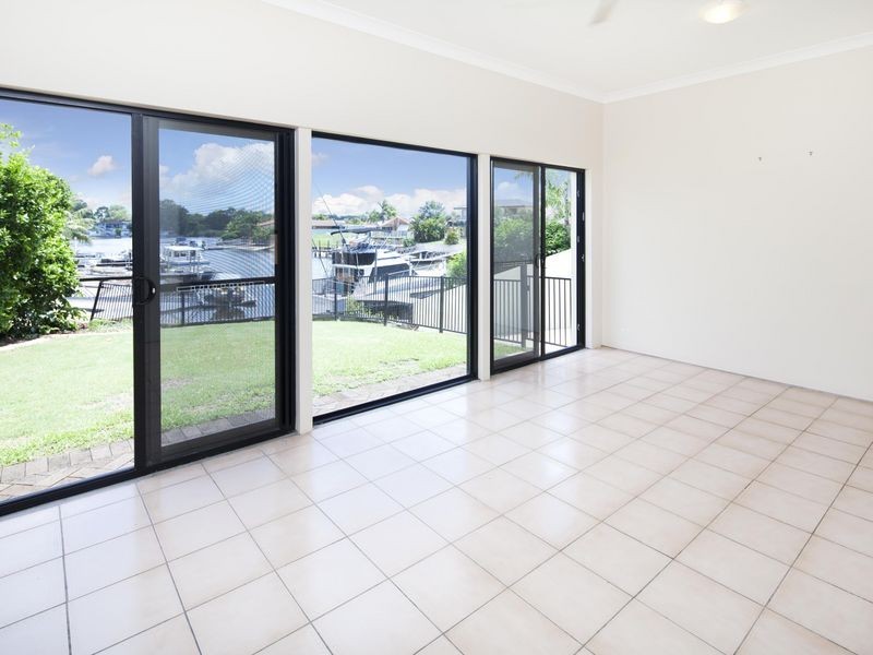 6 Thompson Street, Biggera Waters QLD 4216