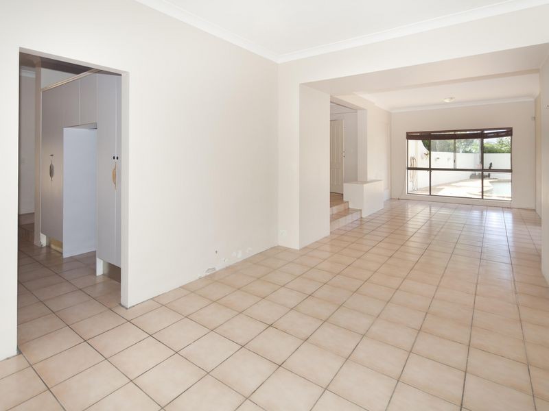 6 Thompson Street, Biggera Waters QLD 4216