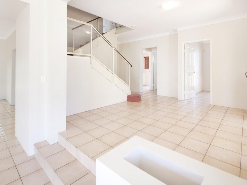 6 Thompson Street, Biggera Waters QLD 4216