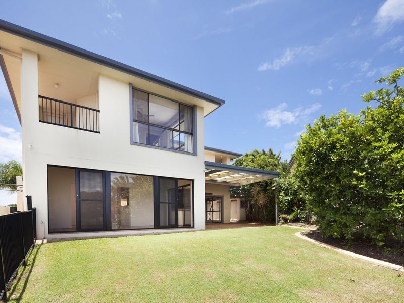 6 Thompson Street, Biggera Waters QLD 4216