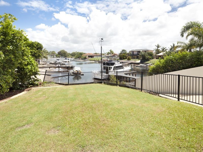 6 Thompson Street, Biggera Waters QLD 4216
