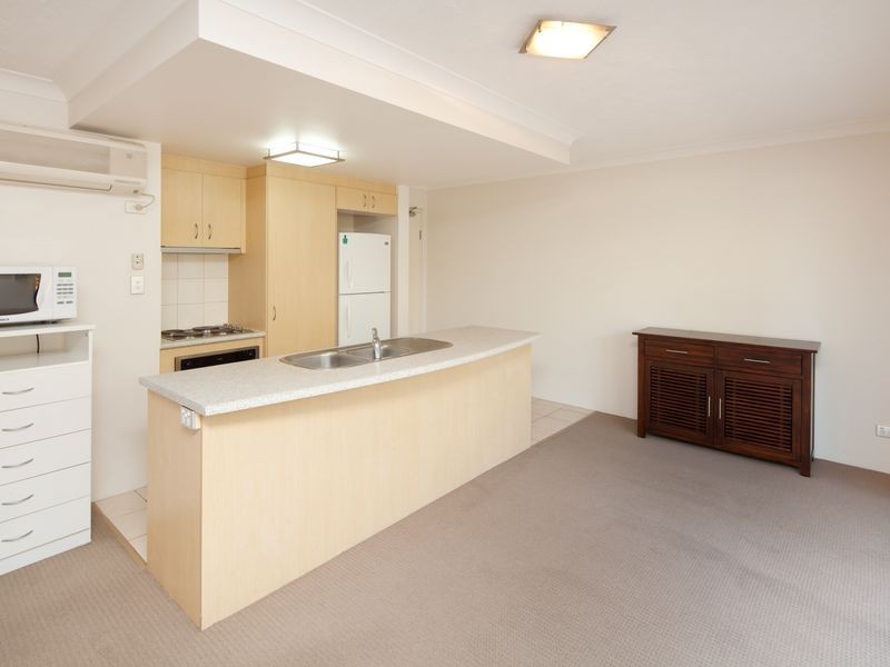 11/3-5 Norman Street, Southport QLD 4215