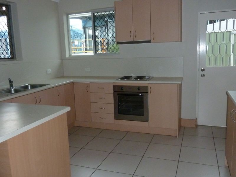 4 Dandar Drive, Southport QLD 4215