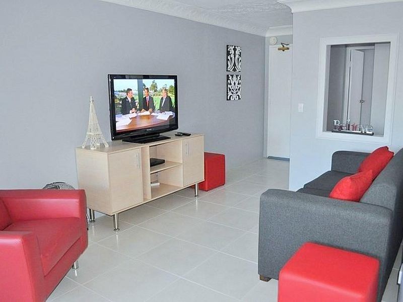 2/4 Broad Street, Labrador QLD 4215