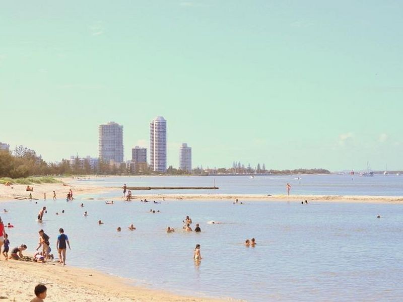 2/4 Broad Street, Labrador QLD 4215