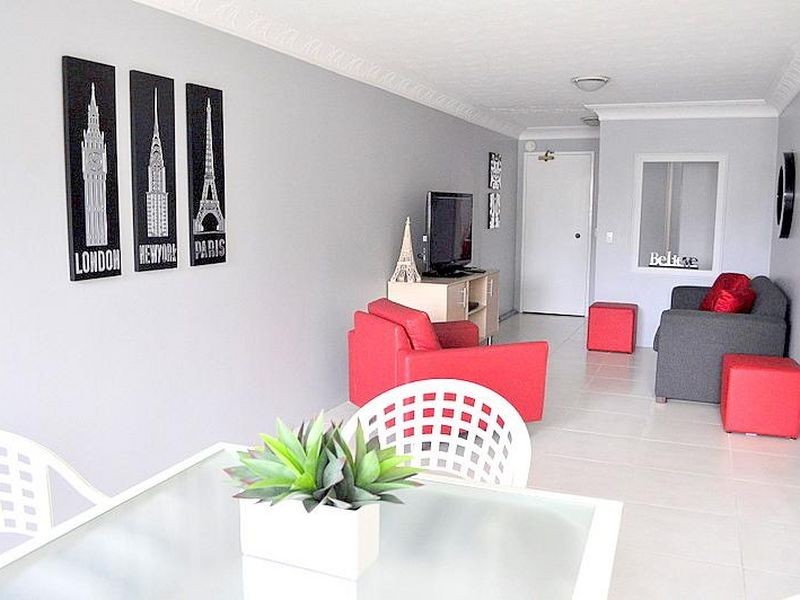 2/4 Broad Street, Labrador QLD 4215