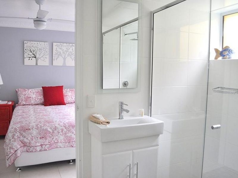 2/4 Broad Street, Labrador QLD 4215