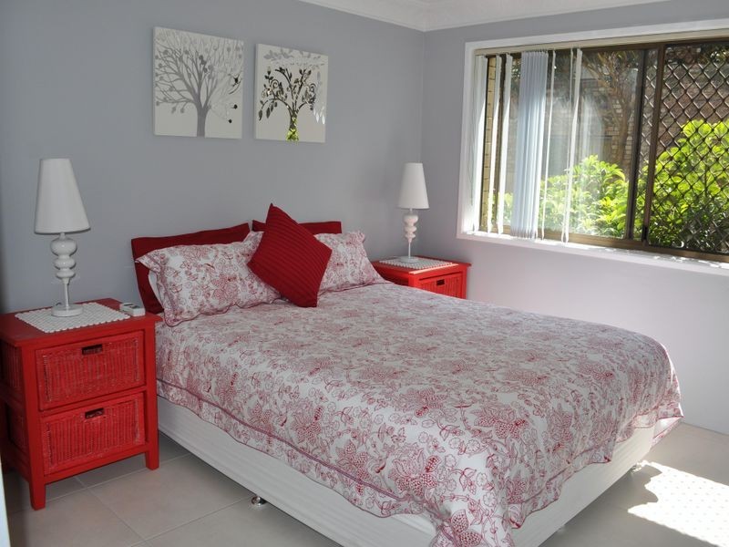 2/4 Broad Street, Labrador QLD 4215