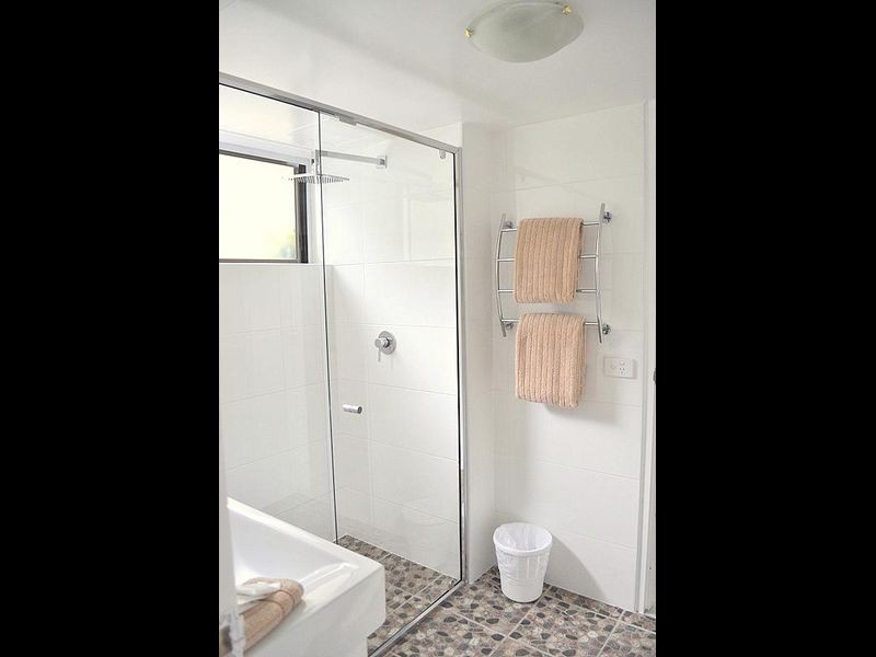 2/4 Broad Street, Labrador QLD 4215