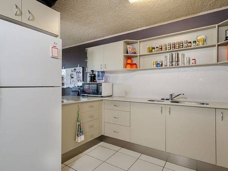 2/6 Parker Street, Labrador QLD 4215