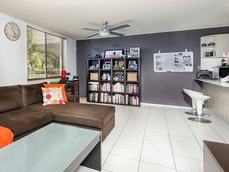 2/6 Parker Street, Labrador QLD 4215