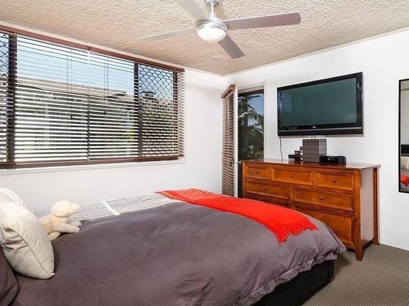 2/6 Parker Street, Labrador QLD 4215