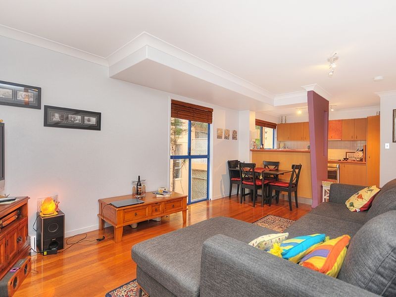 4/12 Brighton Street, Biggera Waters QLD 4216