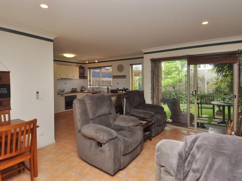 2/15 Harley Street, Labrador QLD 4215