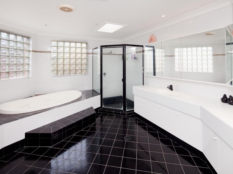 7 Benalla Court, Parkwood QLD 4214