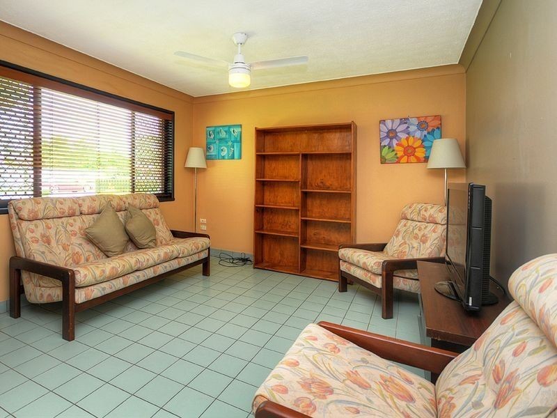 1/11 Brett Avenue, Labrador QLD 4215