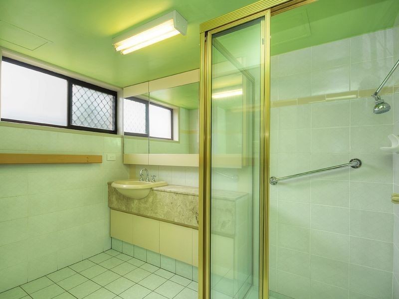 1/11 Brett Avenue, Labrador QLD 4215