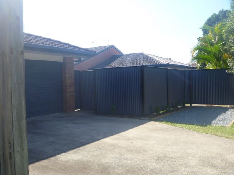 2/134 Kumbari Avenue, Labrador QLD 4215
