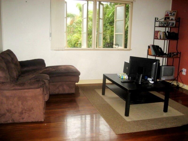 2/91 Whiting Street, Labrador QLD 4215