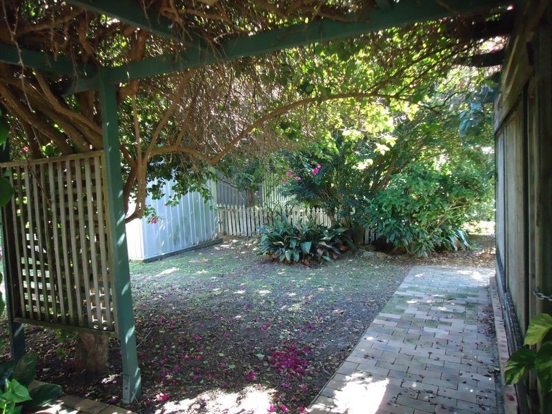 12 Vernon Avenue, Labrador QLD 4215
