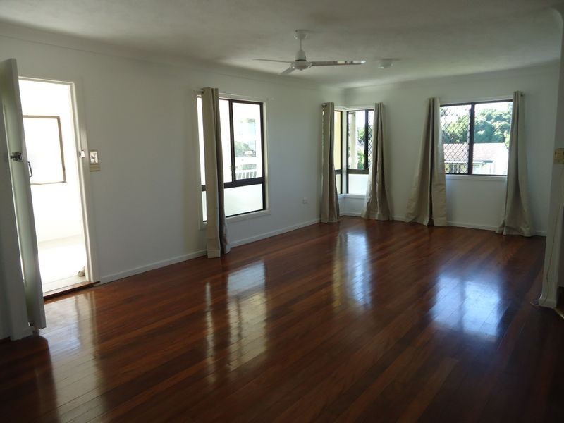 12 Vernon Avenue, Labrador QLD 4215