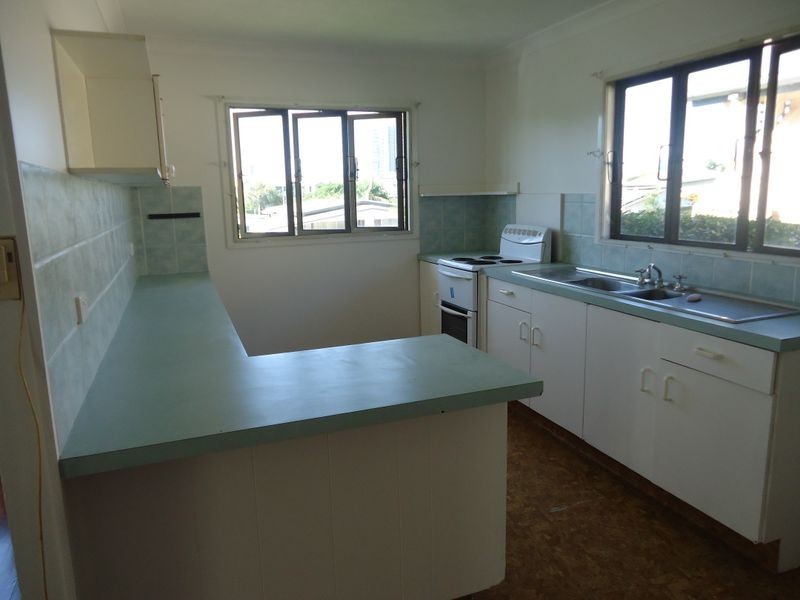 12 Vernon Avenue, Labrador QLD 4215