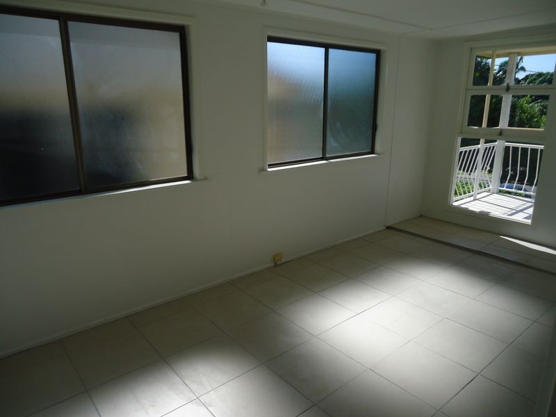 12 Vernon Avenue, Labrador QLD 4215