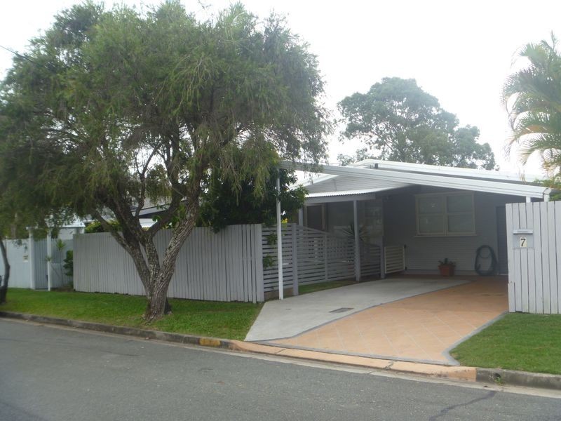 7 Saltash Street, Labrador QLD 4215