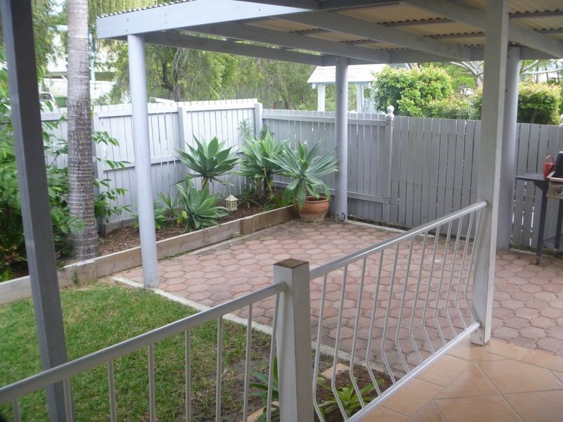 7 Saltash Street, Labrador QLD 4215