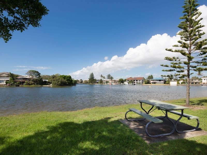 5/16 Ocean Street, Runaway Bay QLD 4216