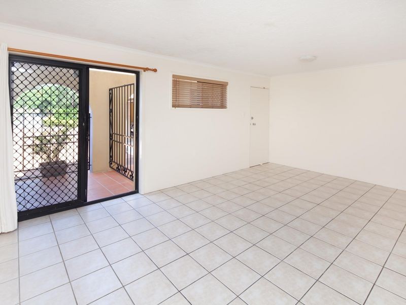 2/9 Bright Avenue, Labrador QLD 4215