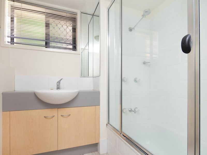 2/9 Bright Avenue, Labrador QLD 4215