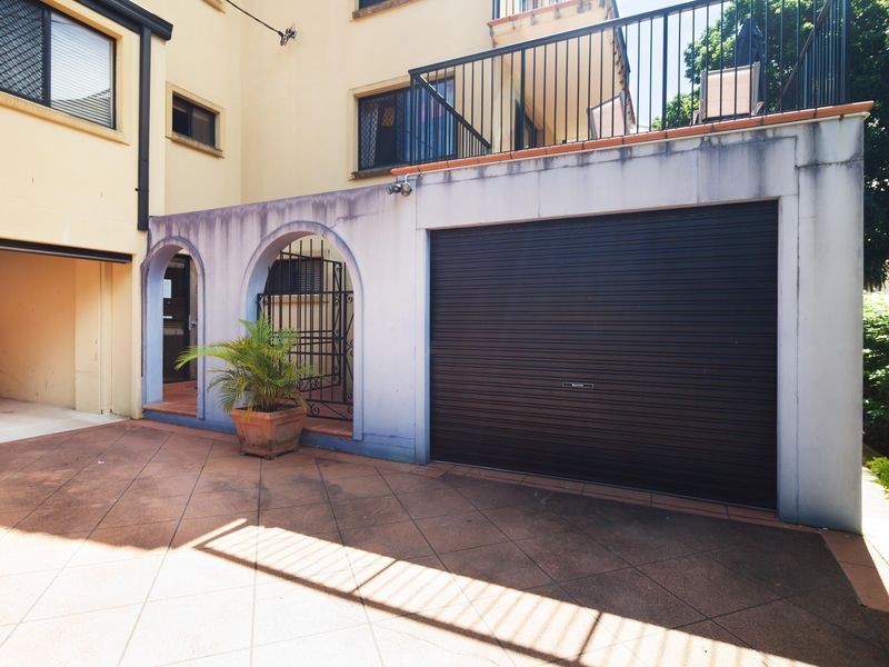 2/9 Bright Avenue, Labrador QLD 4215