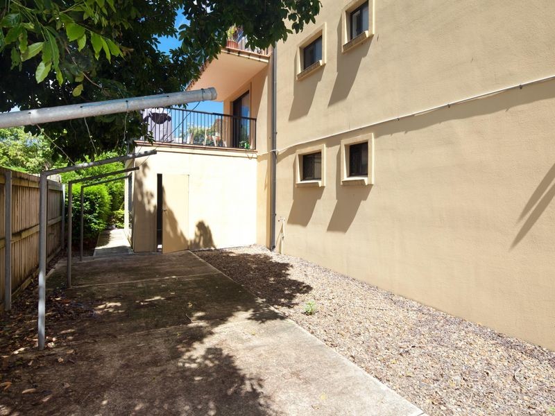 2/9 Bright Avenue, Labrador QLD 4215