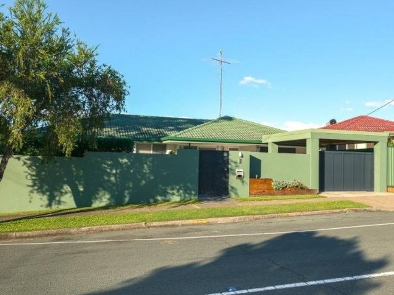 2 Dandar Drive, Southport QLD 4215