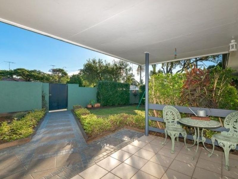 2 Dandar Drive, Southport QLD 4215