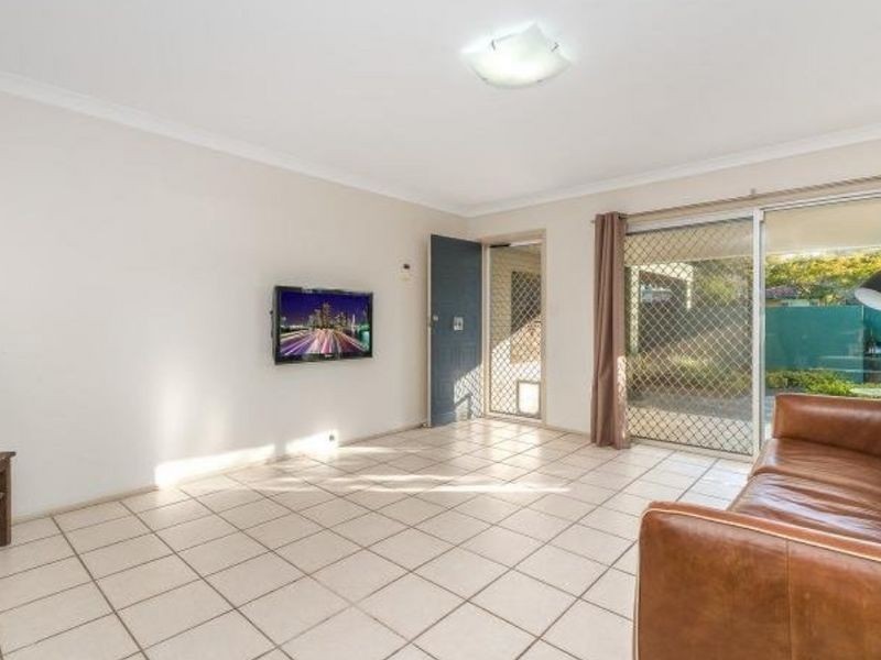 2 Dandar Drive, Southport QLD 4215