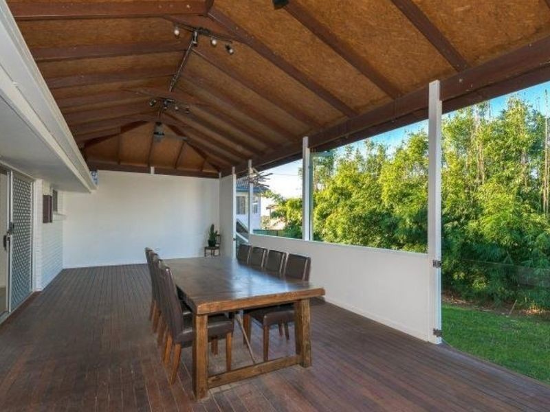 2 Dandar Drive, Southport QLD 4215