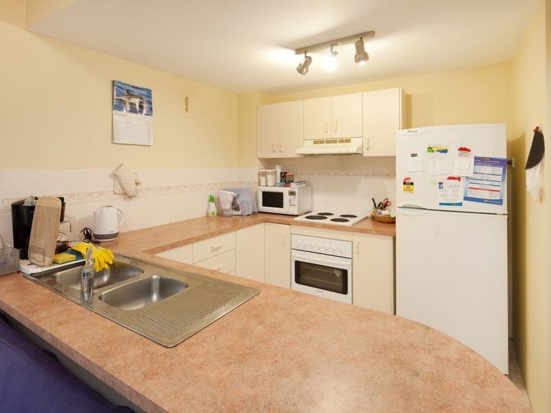 9/143 Frank Street, Labrador QLD 4215