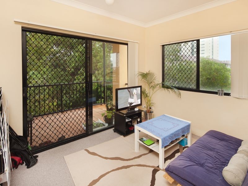 9/143 Frank Street, Labrador QLD 4215