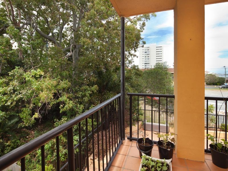 9/143 Frank Street, Labrador QLD 4215