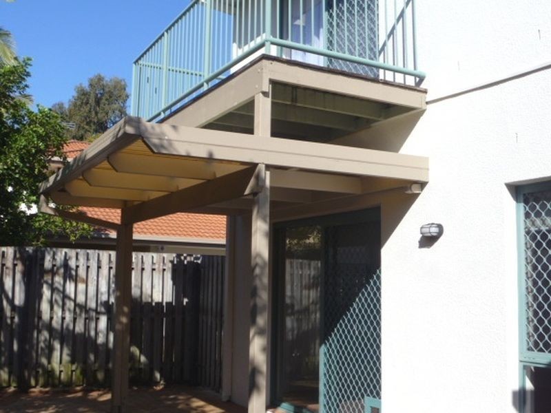 2/4 Gordon Street, Labrador QLD 4215