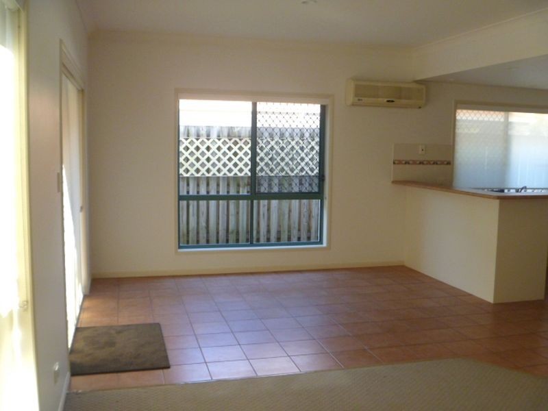 2/4 Gordon Street, Labrador QLD 4215